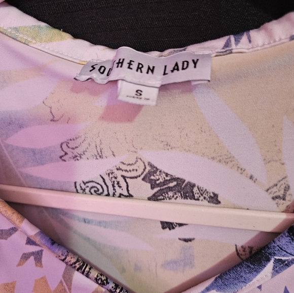 Southern Lady Yellow White Blouse with Artistic Leaf Design - Picture 6 of 6